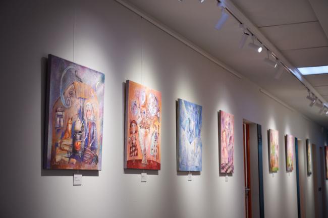 ART&Office снова вдохновляет: в офисе А-100 Девелопмент открылась выставка Анны Силивончик